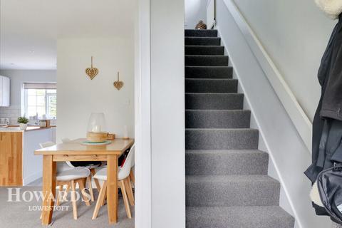 11 Bucknam Close, Kessingland, Lowestoft, NR33 7NX