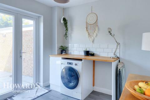 11 Bucknam Close, Kessingland, Lowestoft, NR33 7NX