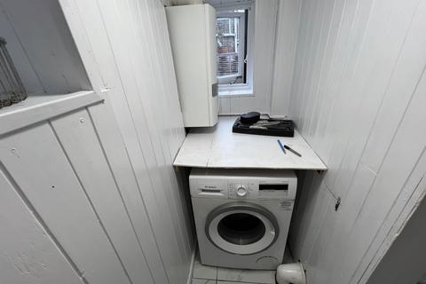 2 bedroom flat to rent, Laleham Rd, Catford, SE6