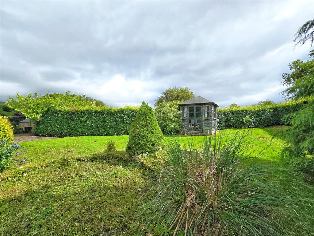 Garden &amp; Summerhouse