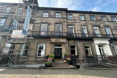 3 bedroom flat to rent, Regent Terrace, New Town, Edinburgh, EH7