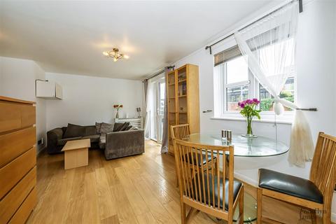 2 bedroom flat for sale, Caravel Close, Isle of Dogs, E14