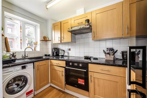 2 bedroom flat for sale, Caravel Close, Isle of Dogs, E14