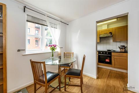 2 bedroom flat for sale, Caravel Close, Isle of Dogs, E14