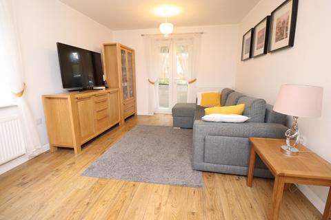 2 bedroom flat to rent, Edward Close, Pudsey, West Yorkshire, UK, LS28