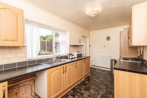 3 bedroom semi-detached house for sale, Hunloke Avenue, Chesterfield S40