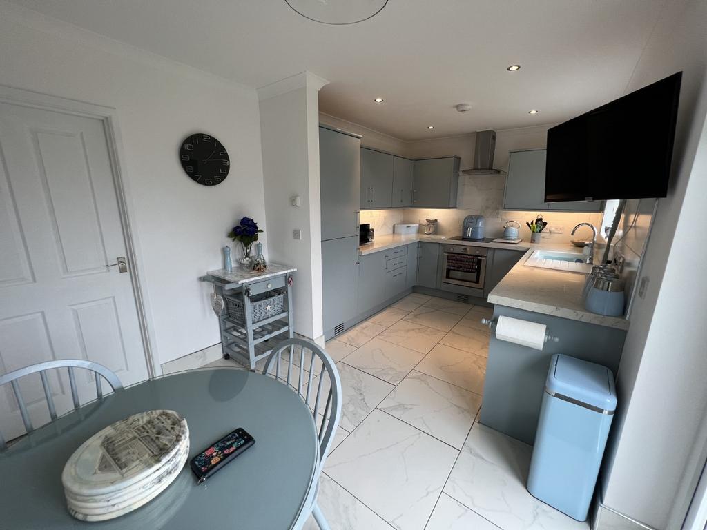 Modern Kitchen/Dining Room