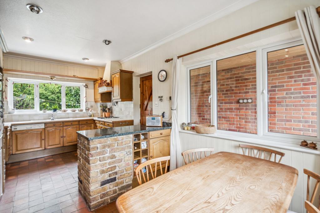 Kitchen/ Dining Room