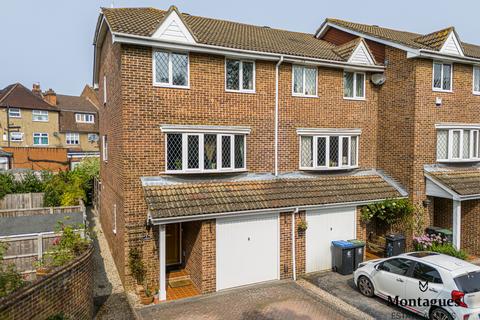 1 Slade End, Theydon Bois, Epping, CM16 7EP