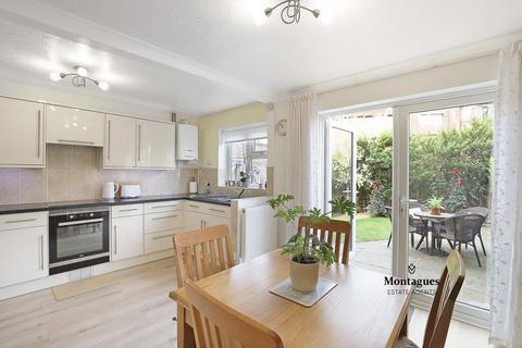 1 Slade End, Theydon Bois, Epping, CM16 7EP