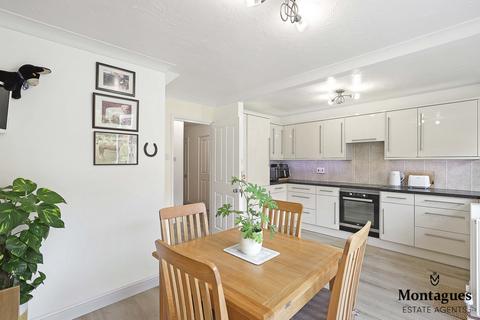 1 Slade End, Theydon Bois, Epping, CM16 7EP