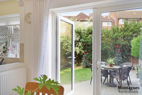 1 Slade End, Theydon Bois, Epping, CM16 7EP