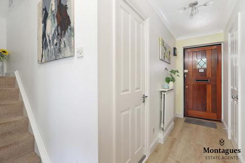 1 Slade End, Theydon Bois, Epping, CM16 7EP