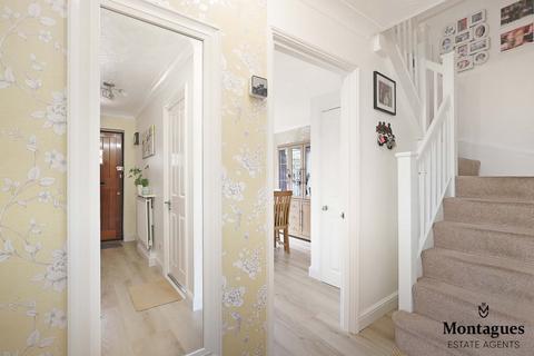1 Slade End, Theydon Bois, Epping, CM16 7EP