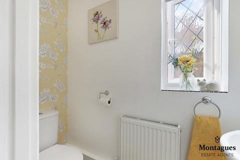 1 Slade End, Theydon Bois, Epping, CM16 7EP
