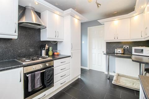 17 Hatfield View, Wakefield, WF1 3SN