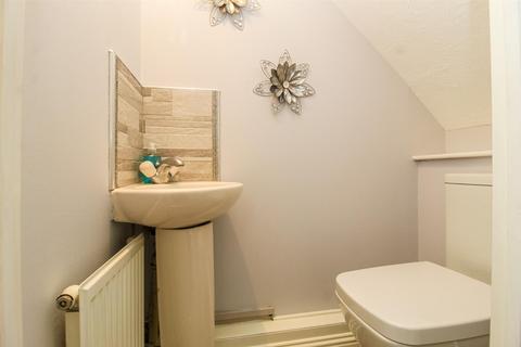 17 Hatfield View, Wakefield, WF1 3SN
