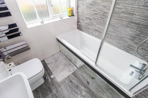 17 Hatfield View, Wakefield, WF1 3SN