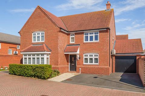 5 bedroom detached house for sale, Tillers Close, Shefford, SG17