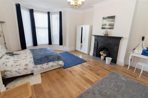 2 bedroom ground floor flat to rent, The Links, Whitley Bay