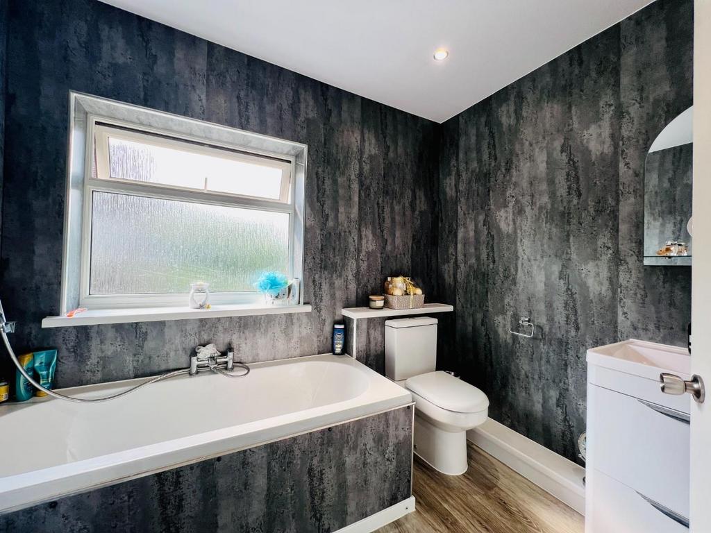 Church View Bathroom 2.jpeg