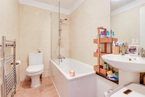 2 bedroom flat for sale, Anerley Road, Westcliff-on-Sea SS0