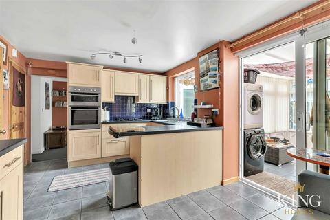 20 Bishopstone Close, Matchborough, Redditch, B98 0AT
