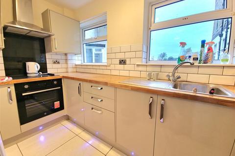 2 bedroom ground floor flat to rent, Leicester Avenue, Cliftonville, Margate