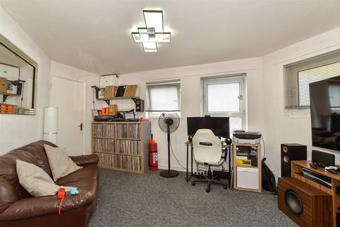 1 bedroom flat for sale, Dalewood Gardens, Northgate, Crawley, West Sussex