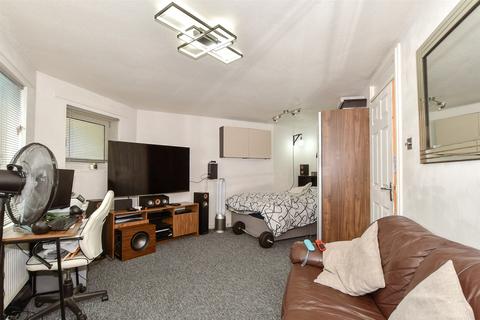 1 bedroom flat for sale, Dalewood Gardens, Northgate, Crawley, West Sussex