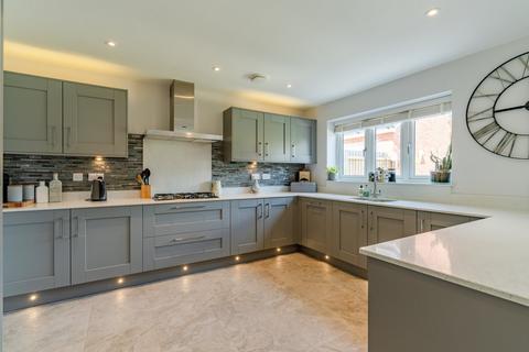 5 bedroom detached house for sale, Villard Close, Coombe Hill, Gloucester, GL19