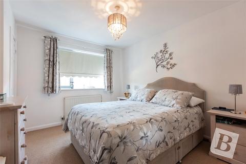 3 bedroom semi-detached house for sale, Calmore Close, Hornchurch, RM12