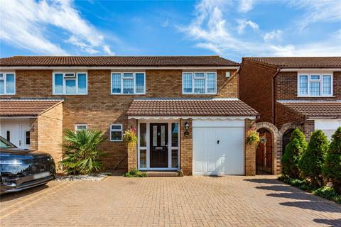 3 bedroom semi-detached house for sale, Calmore Close, Hornchurch, RM12