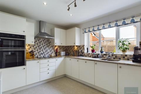 4 bedroom house for sale, Pheasant Drive, Trowbridge BA14