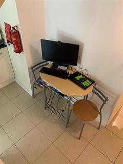 Studio to rent, West End Lane, London