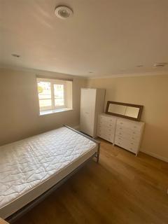 Studio to rent, West End Lane, London