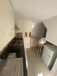 Studio to rent, West End Lane, London