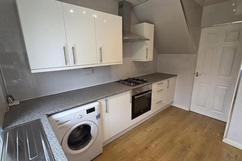 2 bedroom flat to rent, Slaemuir Avenue, Top, Port Glasgow, PA14