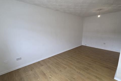 2 bedroom flat to rent, Slaemuir Avenue, Top, Port Glasgow, PA14