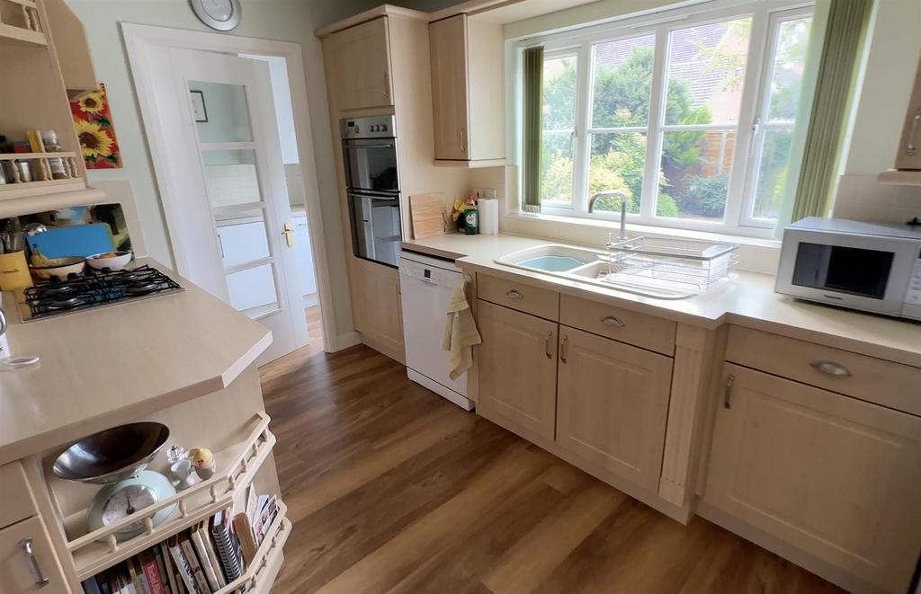 Kitchen1.jpg