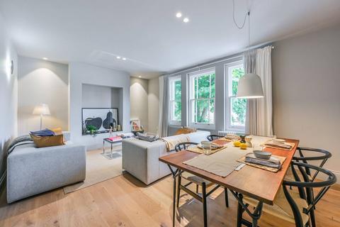 3 bedroom flat for sale, Grayshott Road, Battersea, London, SW11