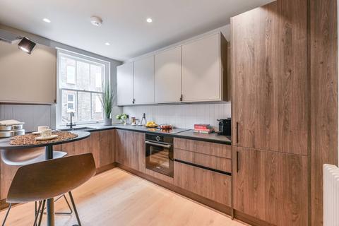 3 bedroom flat for sale, Grayshott Road, Battersea, London, SW11