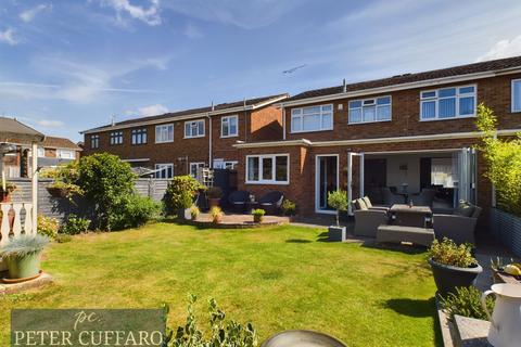 4 bedroom semi-detached house for sale, Beechfield, Hoddesdon EN11