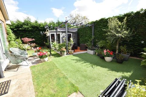 74 Mill View, Waltham, Grimsby, DN37 0HG