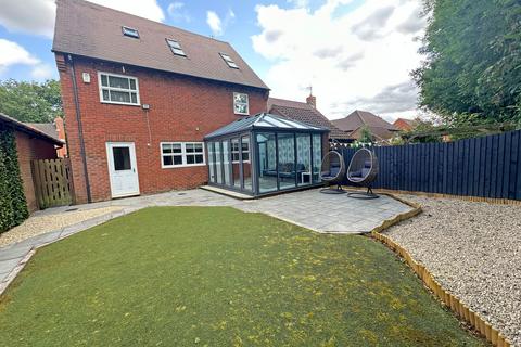 4 bedroom detached house for sale, Meadow Pleck Lane, Dickens Heath, Solihull, B90 1SN