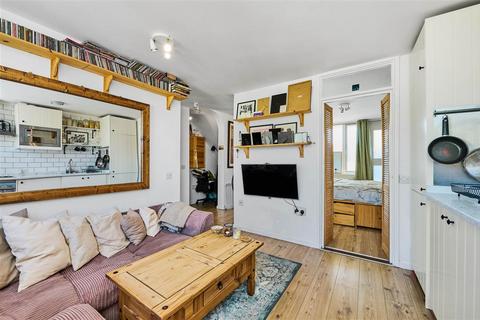 1 bedroom flat for sale, Woolstaplers Way, SE16