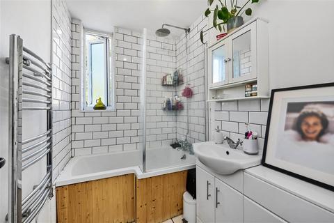 1 bedroom flat for sale, Woolstaplers Way, SE16