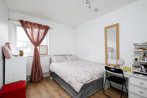 2 bedroom flat for sale, Cortis Road, London