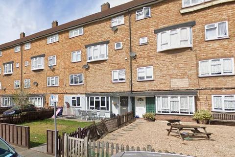 3 bedroom maisonette to rent, Charlton Crescent, Barking IG11