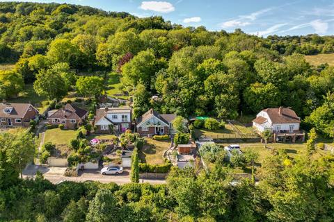 4 bedroom detached house for sale, Pilgrims Road, Halling